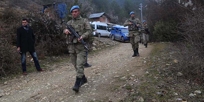 22 gündür kayıp olan aileyi komandolar arıyor