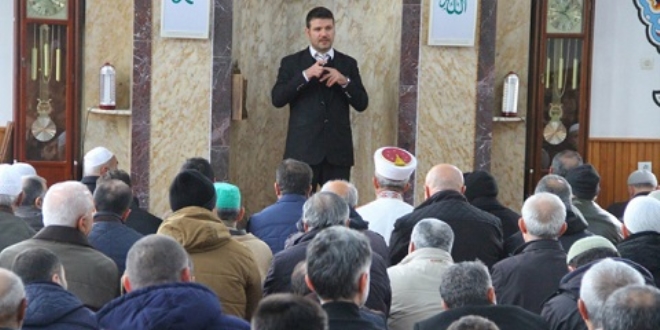 Engellilere i�aret diliyle cuma hutbesi