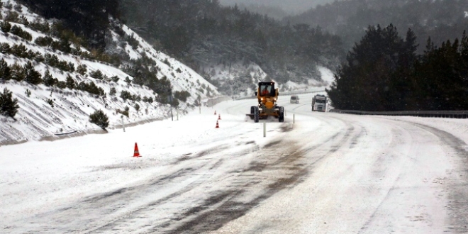 Denizli-Antalya karayolu tek yönlü kapatıldı