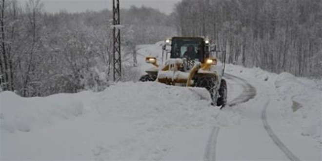 Kastamonu ve Tokat'ta kar nedeniyle 118 köy yolu ulaşıma kapandı
