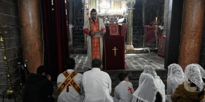 Diyarbakır'ın tarihi Sur ilçesinde Noel ayini yapıldı