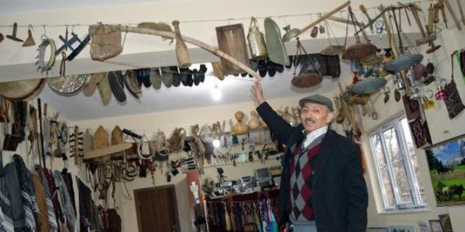 Emekli memur, evini 'eski eşya müzesi'ne çevirdi