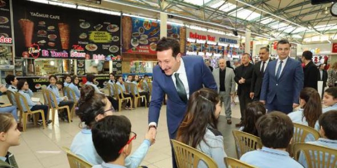 'Benimle 10 Dakika Okur Musun?' projesine destek