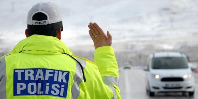 Emniyetten sürücülere yılbaşı trafiği uyarısı
