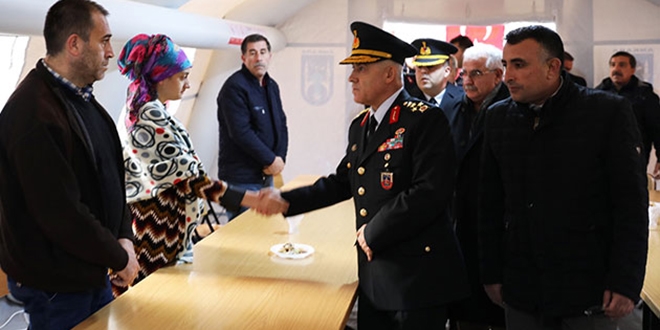 Orgeneral Çetin'den şehit ailesine taziye ziyareti