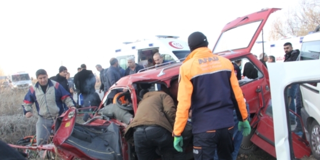 Osmaniye'de kamyonetle otomobil çarpıştı: 3 ölü