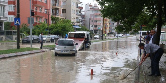 Edirne'de şiddetli yağış etkili oluyor