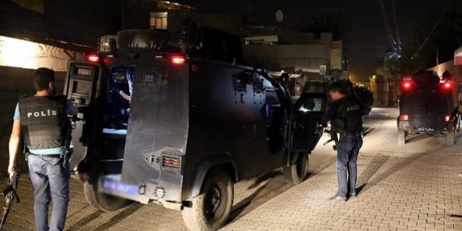 Diyarbakır'da kamu binalarına saldırı