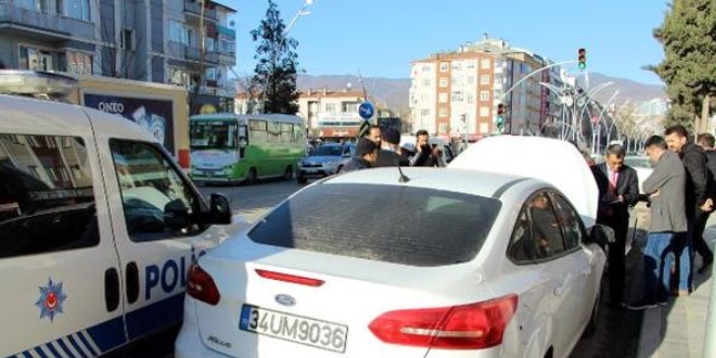 Emniyetten ikiz plakalı otomobil alarmı