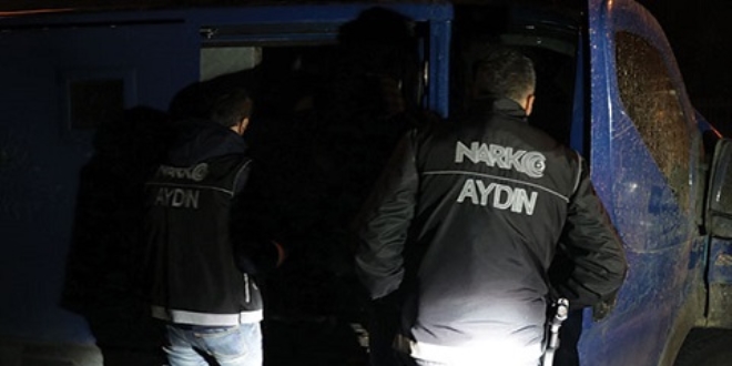 Aydın'da şüpheli zırhlı araçtan silah çıktı