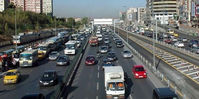 İstanbul'da yollar trafiğe kapatılmaya başlandı
