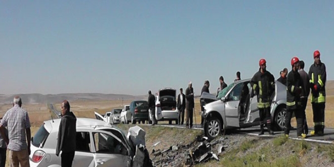 Konya'da iki otomobil çarpıştı: 2 ölü, 3 yaralı