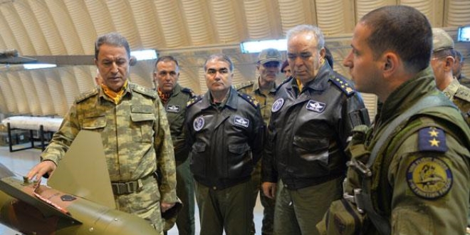 Orgeneral Akar, 3. Ana Jet Üssü'nü ziyaret etti