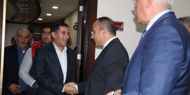 Siirt Valisi, güvenlik güçlerinin yeni yılını kutladı