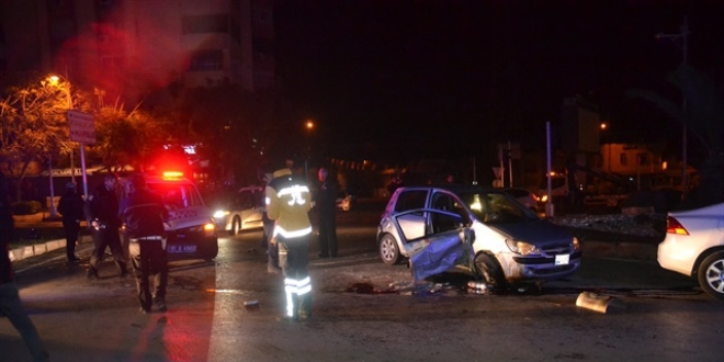 Adana'da iki ayr zincirleme trafik kazas: 16 yaral