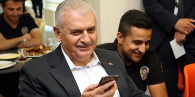 Ba�bakan Y�ld�r�m telsizden polislerin yeni y�l�n� kutlad�