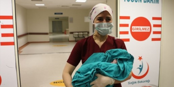 Siirt'te yeni y�l�n ilk bebe�i d�nyaya geldi