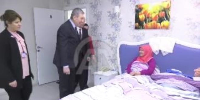 Sağlık Bakanı Samsun'da yılın ilk bebeğini ziyaret etti