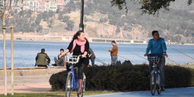 İzmirliler yeni yılı güneşli havayla karşıladı
