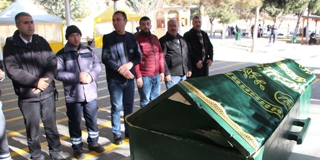 En acı fotoğraf! Cenazesine 8 kişi katıldı