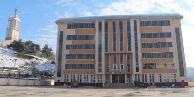 Liseli gen�lerden Afrika'ya su kuyusu