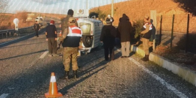 Ad�yaman'da kamyonet takla att�: 1 �l�, 1 yaral�