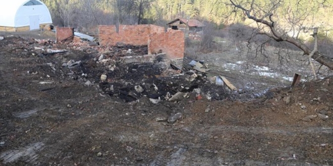 Evleri yanan aileye 34 g�nd�r ula��lam�yor