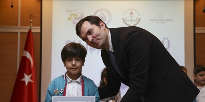 ��renciler 'su dedektifi' oldu