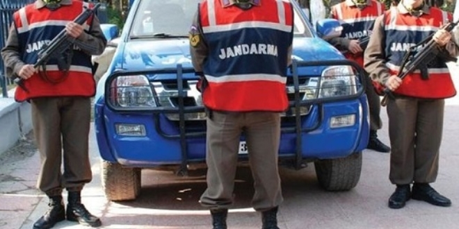 Jandarmadan muhabire 'anons' dersi