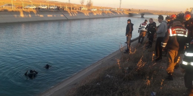 Şanlıurfa'da otomobil sulama kanalına devrildi: 2 ölü