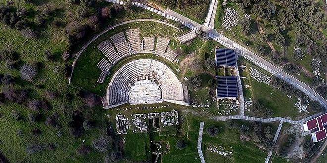 İzmir'de 2 bin yıllık 'oda mezarlar' bulundu