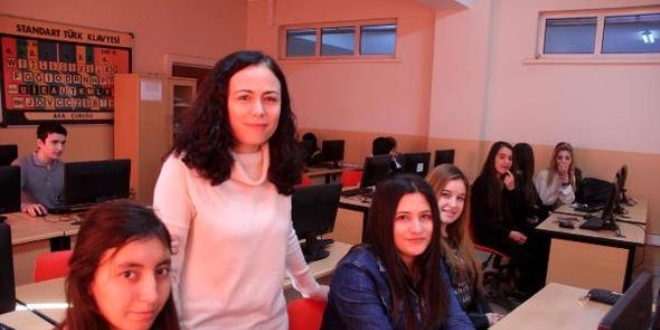 Mezun oldukları okulda öğretmenlik yapıyorlar