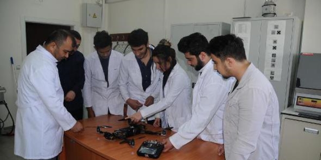 Üniversiteliler denizde hareket eden drone yaptı