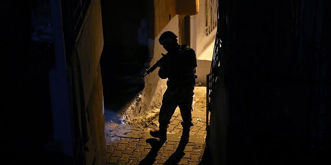 Polis sokak satıcılarına göz açtırmıyor