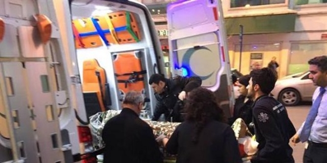 Eşini yaraladı, yanındaki kişiyi öldürdü