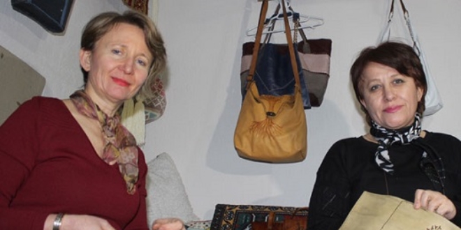 Mant� paras�na �anta �reticisi oldular