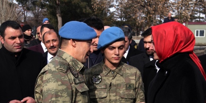 Bakan Kaya'dan, Tugay Komutanlığına ziyaret