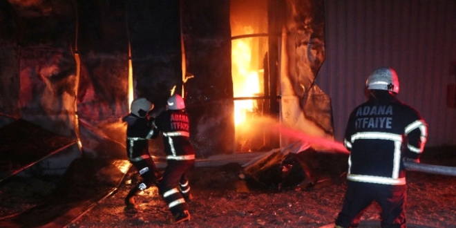 Samsun'da mobilya deposunda yang�n