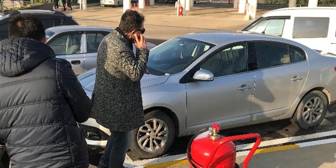 Arac�nda donarak �ld�