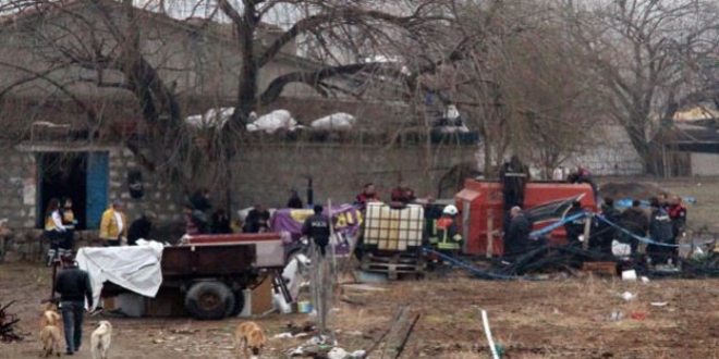 Yem karma makinesine d��en �ift�i hayat�n� kaybetti