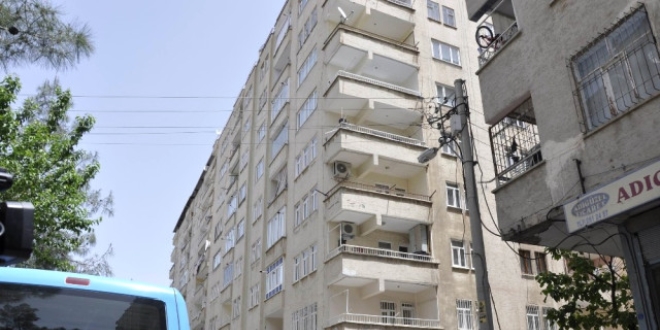 Diyarbak�r'da bir binada patlama meydana geldi