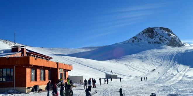 Hakkari'ye k�� sporlar� i�in 10,5 milyon liral�k yat�r�m