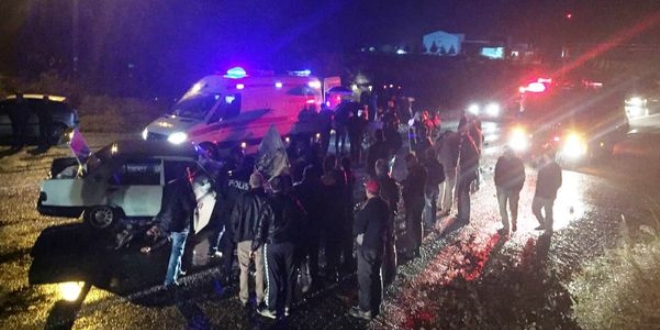 Otomobil traktöre çarptı: 2 ölü, 3 yaralı