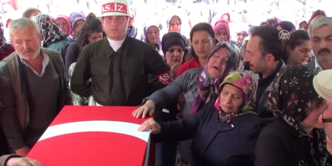 Kalp krizi sonucu şehit olan asker toprağa verildi