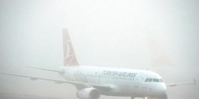Erzurum'da hava ulaşımına sis engeli
