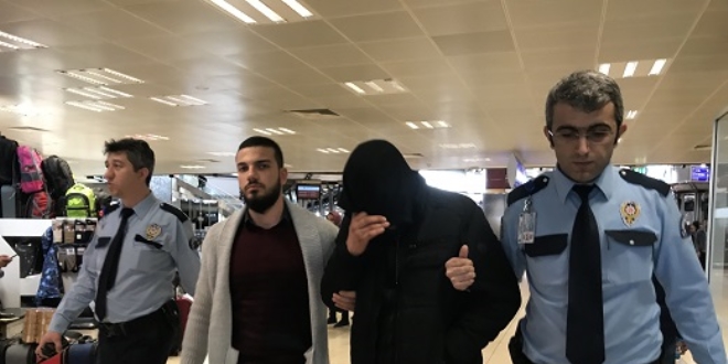 Uçağa biletsiz binen kaçak yolcu gözaltına alındı