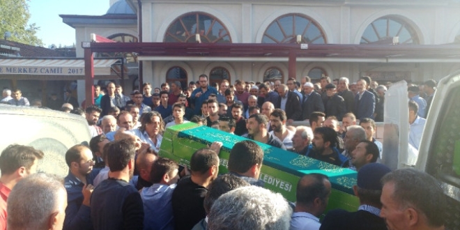 Kalp krizinden �len il�e spor m�d�r� topra�a verildi