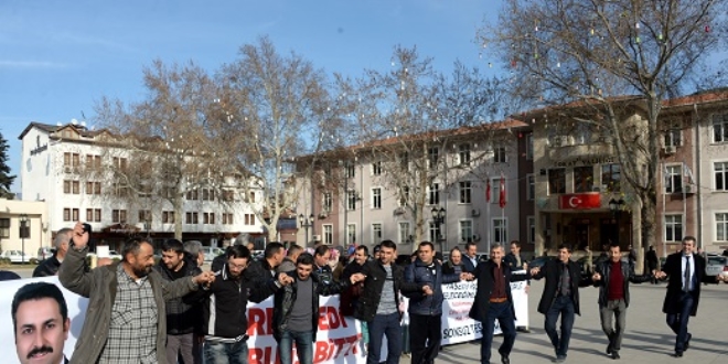 Taşeron işçilerden davullu zurnalı kutlama