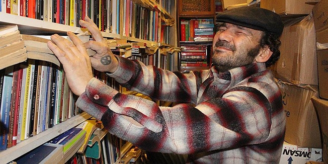 'K�rler mahallesinin aynac�s�'