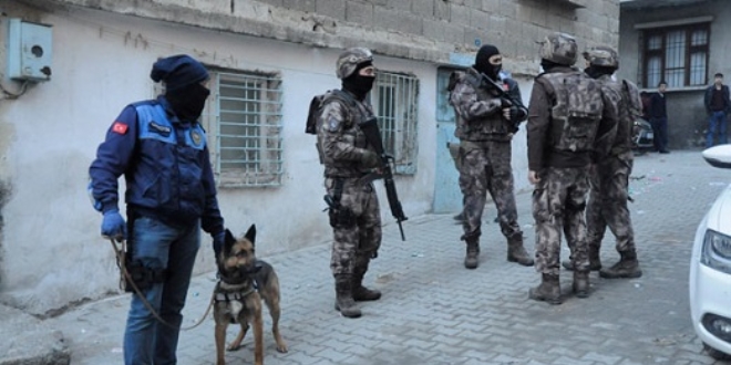 Adana'da suç örgütüne şafak baskını: 13 gözaltı